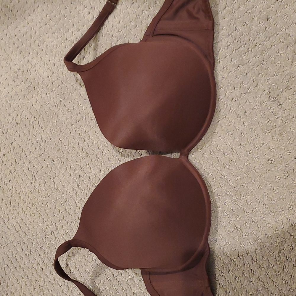 Cacique brown bra. Worn TWICE.  42DD